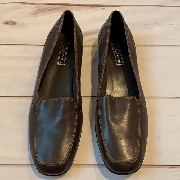 Nordstrom Woman’s Brown Flats  - Picture 2 of 11